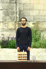 J�r�mie Pujau, 'De la poule ou de l'oeuf', Performance seit 2007, Foto: Annie Luck
